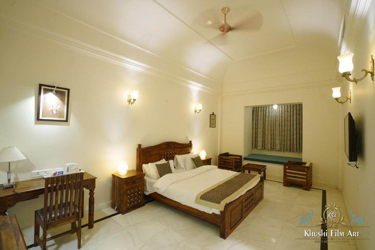 Hotel Raj Bagh Palace Jaipur Exteriör bild