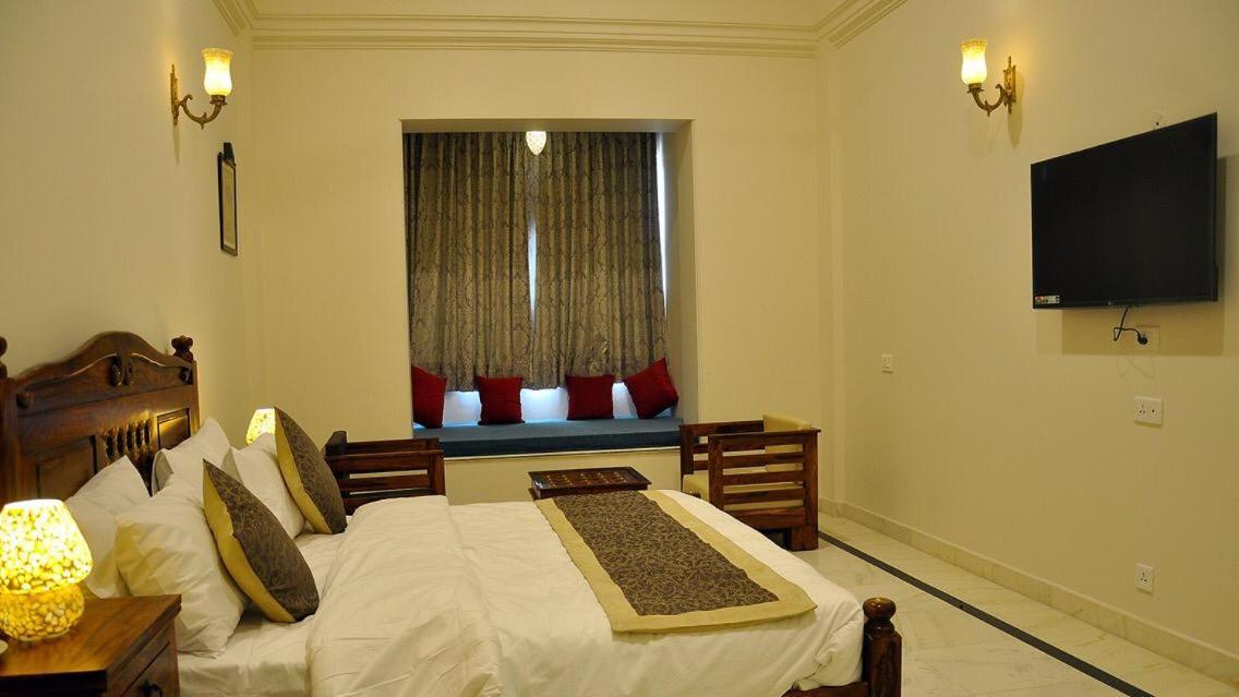 Hotel Raj Bagh Palace Jaipur Exteriör bild